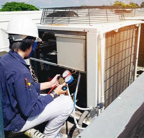 Realización de mantenimiento correctivo a un aire acondicionado.